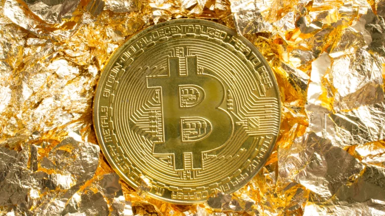 Bitcoin vs. gold, the veteran trader reveals something interesting